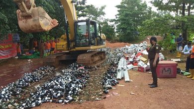 Photo of Kejaksaan Negeri Bintan Musnahkan 16 Ribu Botol Miras