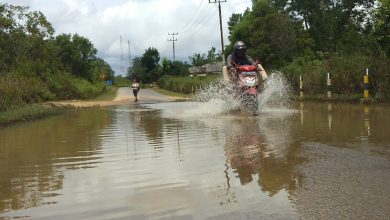 Photo of Genangan Air Tutup Akses Jalan Menuju Kantor Bupati Bintan