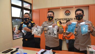 Photo of Petugas Gabungan Ringkus Empat Pengedar Narkoba di Kota Batam, Barang Bukti 1,5 Kg Sabu