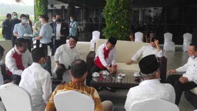 Photo of Jelang Pembekalan KPK, Soerya – Iman Berbincang Santai dengan Paslon Lain